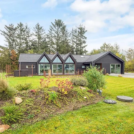 Xxxvii Holiday home *