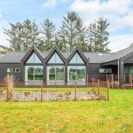 12 Person In Ansager-by Traum * Ansager